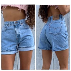 VINTAGE LEVI’S 550 Relaxed Fit High Waisted Shorts